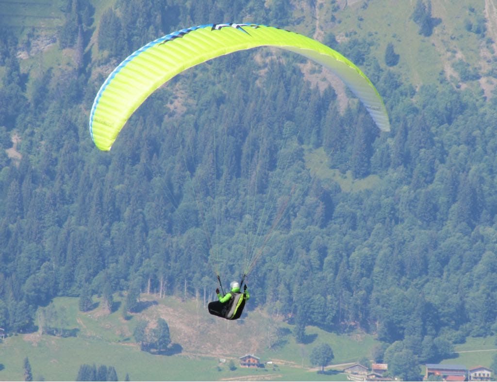 © Paragliding eerste vluchten - Les Hirondailes