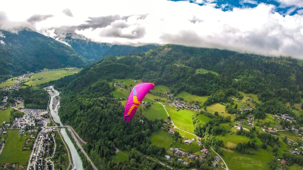 © Paragliding eerste vluchten - Les Hirondailes