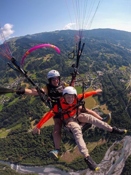 © Paragliding eerste vluchten - Les Hirondailes