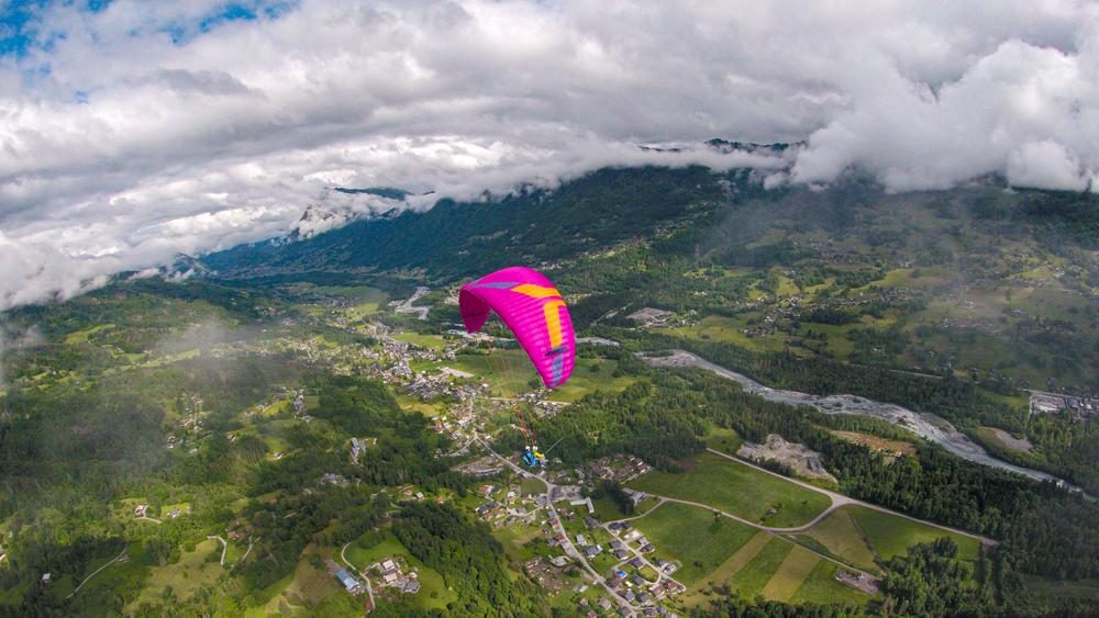 © Paragliding eerste vluchten - Les Hirondailes