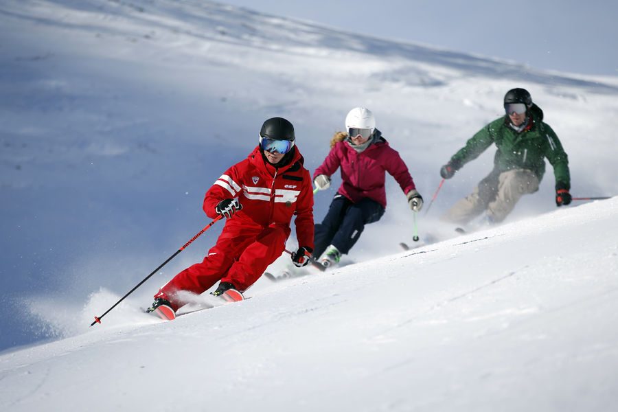 Ski mini group lessons