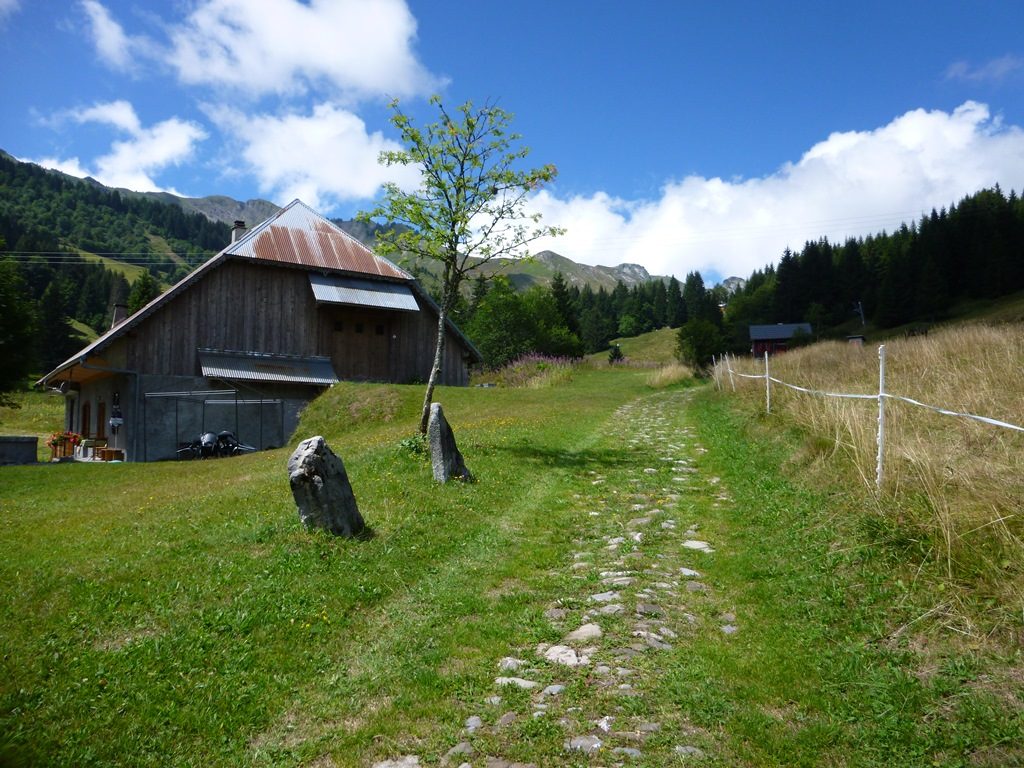 Praz de Lys via het geplaveide pad