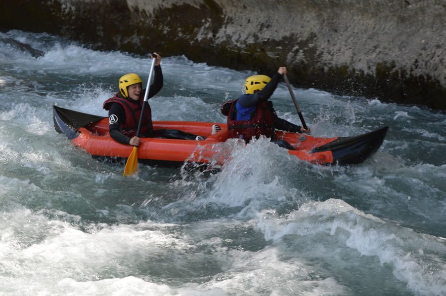 © Opblaasbare kanoën - Altitude Rafting